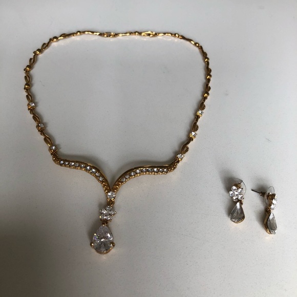BNWT necklace and earrings set - Picture 1 of 5